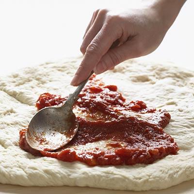 tomato-paste-pizza