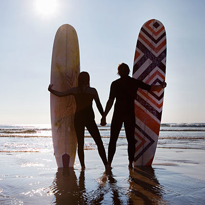 surfing-couple-handholding